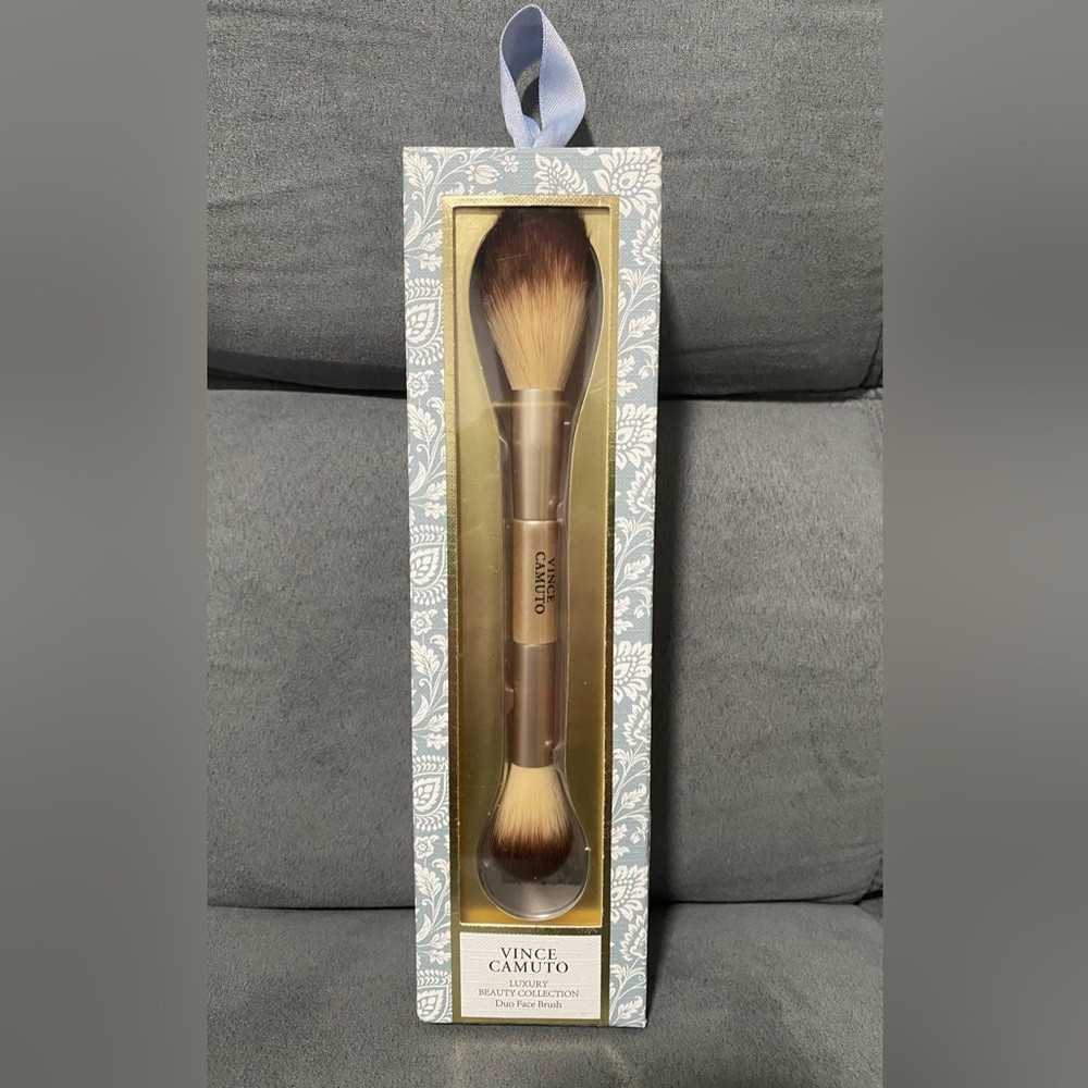Vince Camuto Luxury Cream & Powder Duo Face Brush Gold NEW